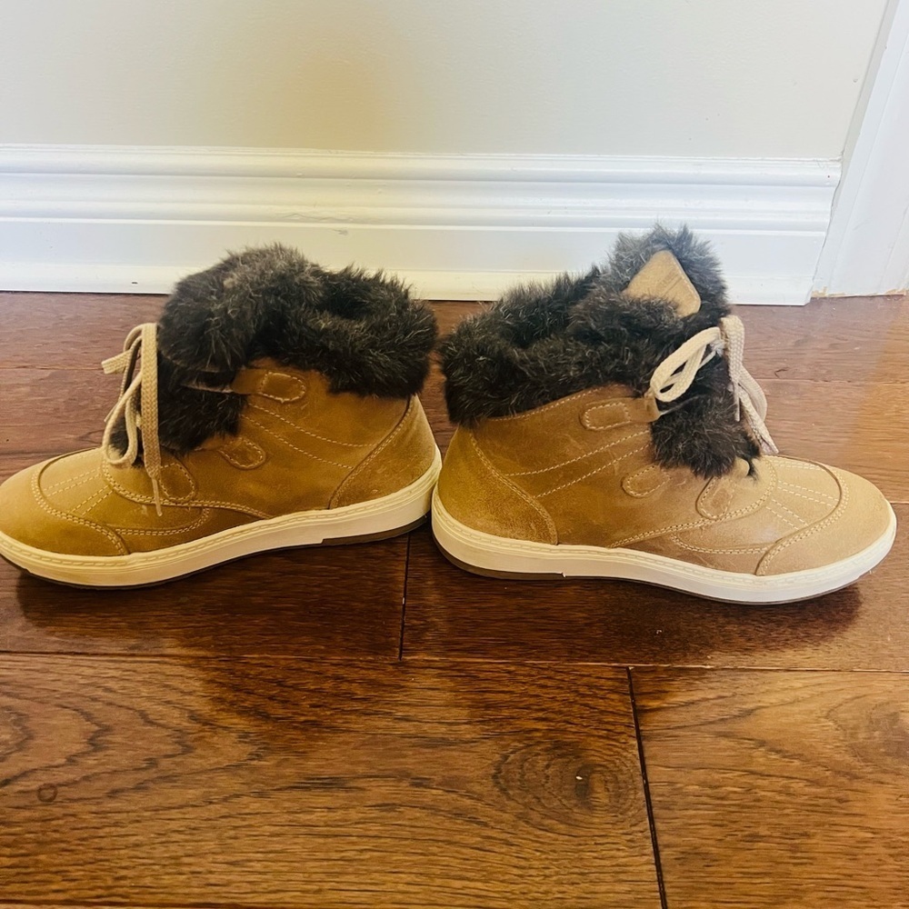 Like new Kimberfeel size 7Tan Fur-Lined Lace-Up Boots - Picture 3 of 8